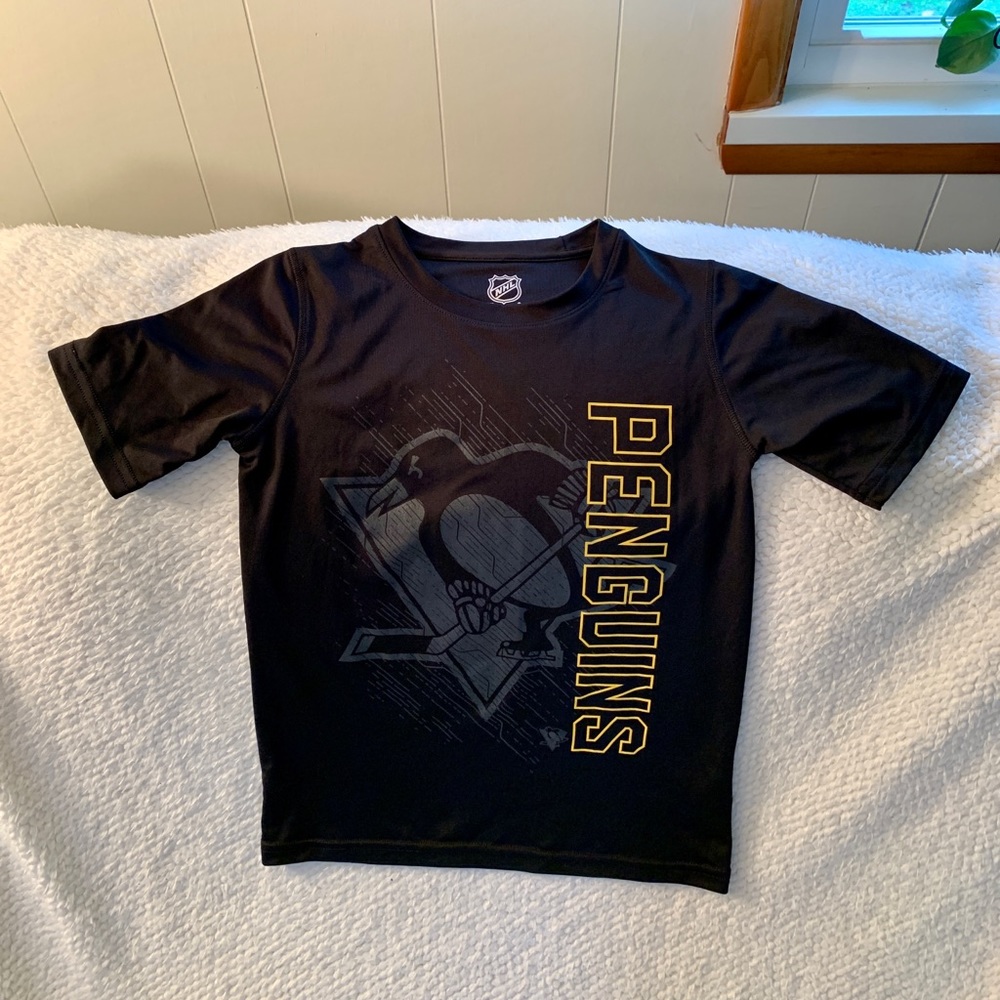 Kids NHL Penguins shirt. Sz Sm.